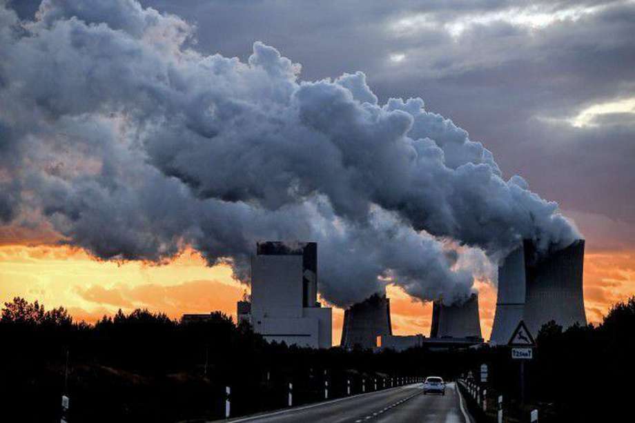 El principal responsable del cambio climático es el CO₂ “que se emite principalmente por la quema de combustibles fósiles”, dice la Noaa. Aunque su incremento en 2023 no fue tan marcado como en años pasados, los 36.600 millones de toneladas que se reportaron el año pasado marcaron un nuevo récord. 