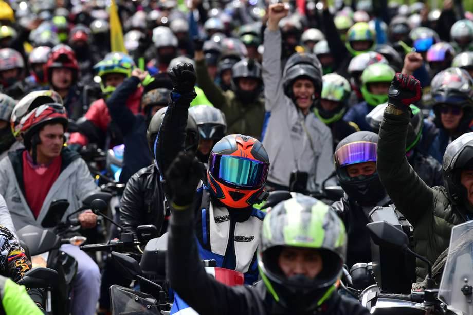 Manifestación y movilización de Motociclistas por el aumento del SOAT en Bogotá