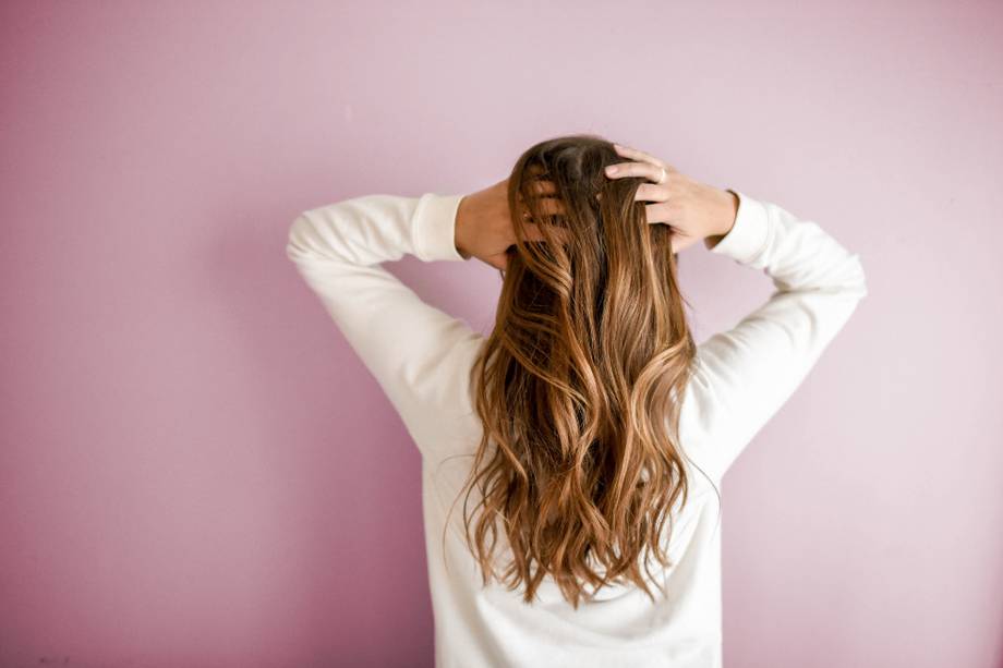La grasa excesiva en tu pelo puede tener muchas causas. 