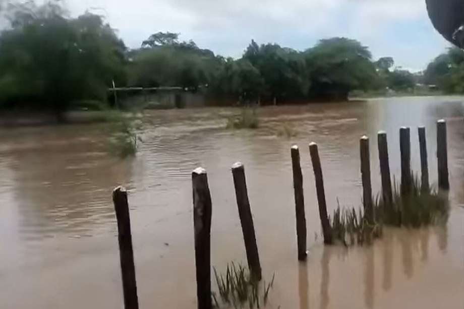 El desbordamiento del río Garupal generó inundaciones en la vereda Sabanitas, del corregimiento Los Venados, jurisdicción de Valledupar.