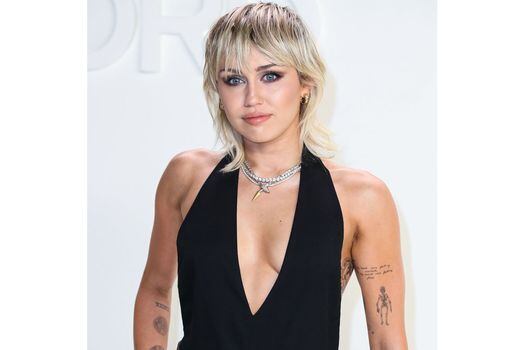 Miley Cyrus, con 28 años recién cumplidos, está de vuelta por fin y de manera consistente. 