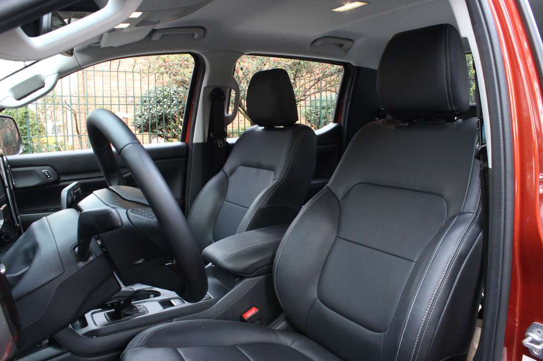 Los asientos de la Ford Ranger Limited+ fueron fabricados en cuero sintético.
