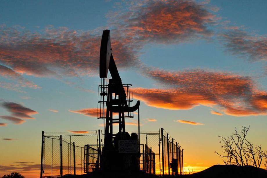 La producción petrolera del país en octubre se mantiene en terreno negativo.