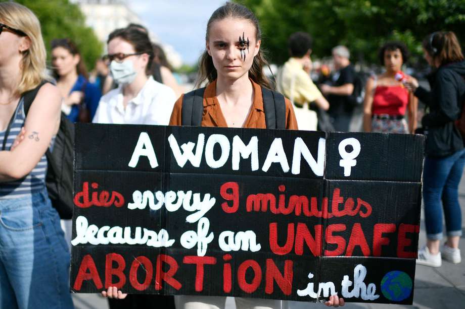 Prohibir el aborto no elimina el aborto, solo lo vuelve clandestino y riesgoso. En realidad no hay vidas que se estén protegiendo, sino situaciones nefastas que se están avalando. / Fotografía: Agencia AFP