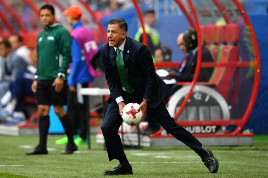 El colombiano Juan Carlos Osorio, entrenador de México, durante el partido de este sábado contra Rusia. / AFP