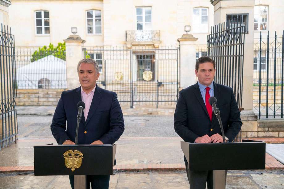 Pinzón (a la derecha) fue designado este lunes como nuevo embajador de Colombia en Washington.