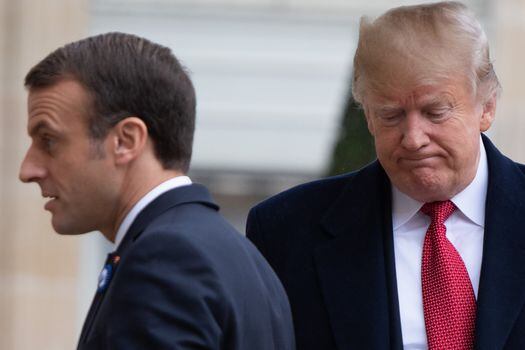  Los  presidentes de Francia, Emmanuel Macron,  y el estadounidense, Donald Trump, comparten durante la conmemoración del armisticio en Paris.  / AFP