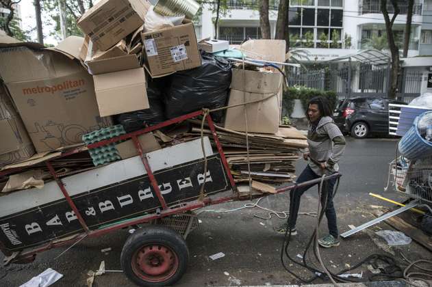 El difícil diario de una recicladora en Brasil