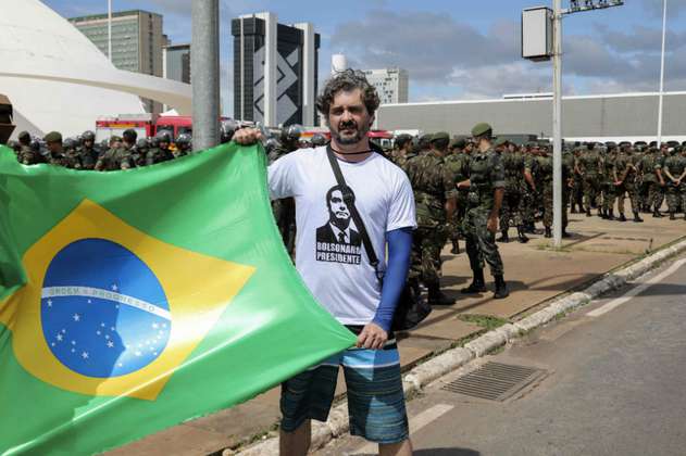 Caravanas de simpatizantes llegan a la capital de Brasil para acompañar a Bolsonaro