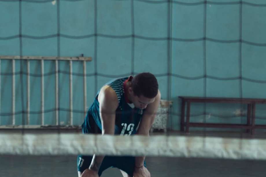 Boloy, un jugador de la Selección de Cuba de voleibol, es quien protagoniza el duelo por la perdida de su compañero.
