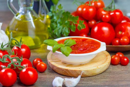 El tomate tiene múltiples beneficios, conoce las mejores maneras de comerlo para aprovecharlas al máximo.