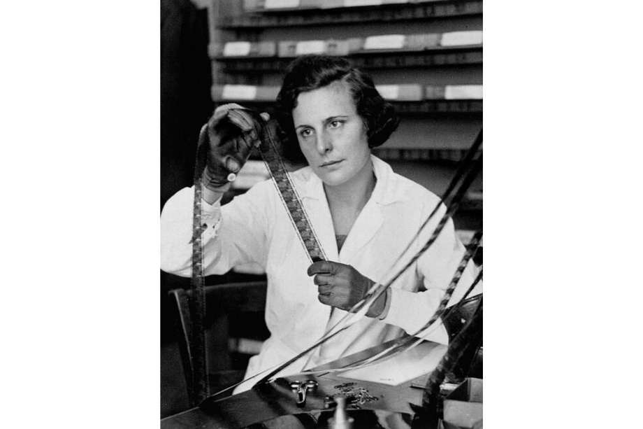 Leni Riefenstahl fue una productora y directora de cine alemana, conocida por su asociación con la propaganda Nazi.