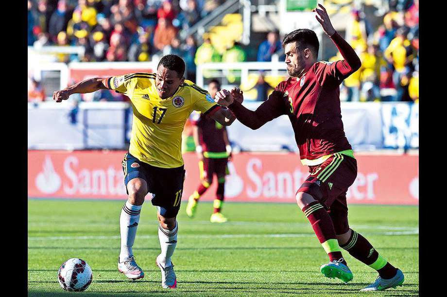 El delantero colombiano Carlos Bacca no tuvo opción de gol frente a la selección de Venezuela. /AFP
