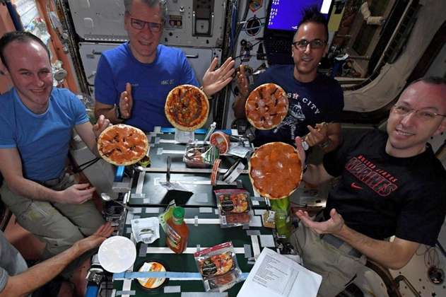 ¿Cómo se prepara una pizza en el espacio?