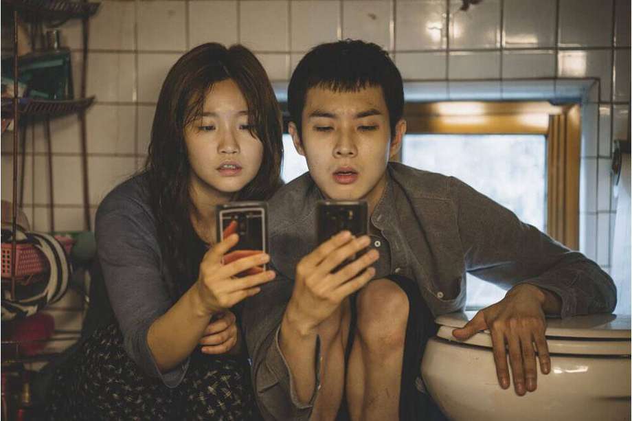 La película surcoreana, "Parásitos", fue dirigida por Bong Joon-ho y estrenada en 2019.