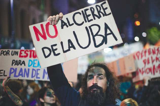 La educación pública en Argentina se asfixia, ¿qué está pasando?