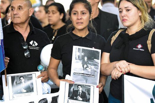 Fiscales paraguayos rindieron homenaje en Asunción al fiscal antidrogas Marcelo Pecci, asesinado en la isla de  Barú. / AFP
