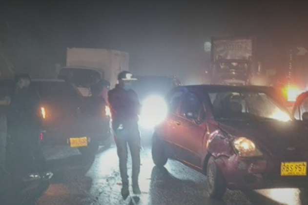 Choque múltiple en vía de Soacha dejó 16 vehículos afectados