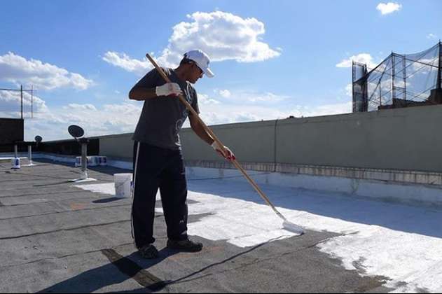 Pintar de blanco los techos, la estrategia de Nueva York para combatir el calor