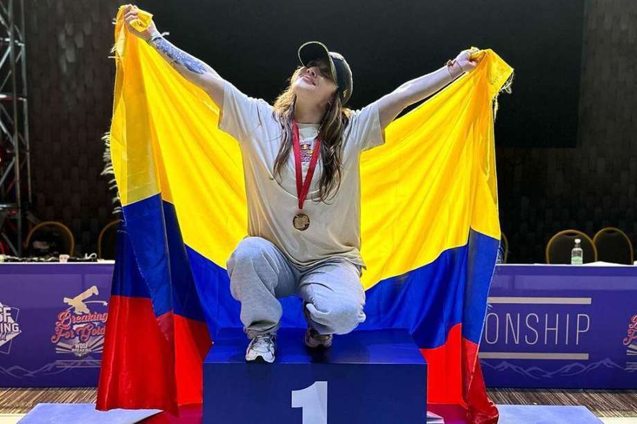 Luisa Fernanda Tejada en el podio de Pan American Championship Breaking for Gold. / COC - @Luma.Colombia.