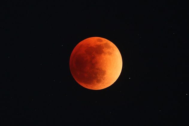 Las increíbles imágenes que dejó el eclipse de Luna en el mundo