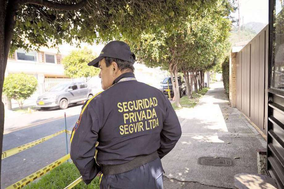 En Bogotá, por ejemplo, se ha hablado de propuestas como una policía cívica o frentes de seguridad barriales con vigilantes armados haciendo ronda, especialmente en sectores de la localidad de Chapinero.