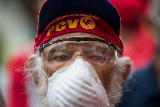 Militantes del Partido Comunista de Venezuela (PCV) participan en una manifestación en Caracas de cara a las elecciones del 6 de diciembre de 2020.