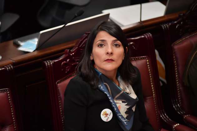 “Mucho daño en un solo año”: las reacciones a la renuncia de Irene Vélez