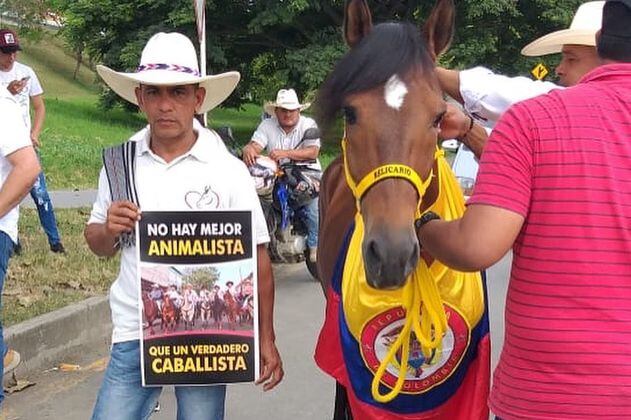 Caballistas realizaron plantón tras cancelación de cabalgata en Guacarí, Valle