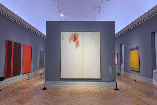  Vista de una de las obras expuestas dentro de la muestra "La forma de la libertad: abstracción internacional después de 1945" en el Museo Barberini de Postdam, a las afueras de Berlín (Alemania). 