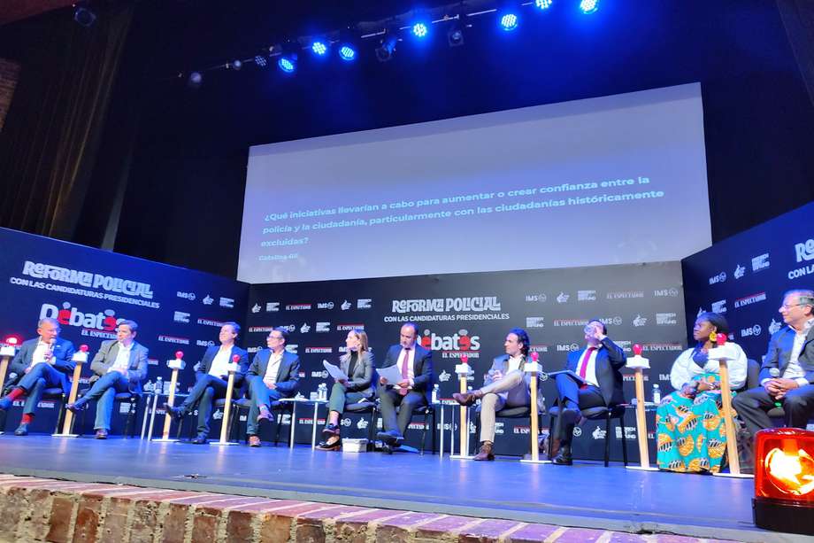 Diez precandidatos se dieron cita en el auditorio del Gimnasio Moderno.