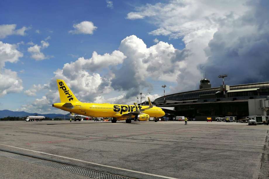 Primer vuelo comercial de pasajeros desde Colombia con destino internacional hacia Fort Lauderdale, Estados Unidos.