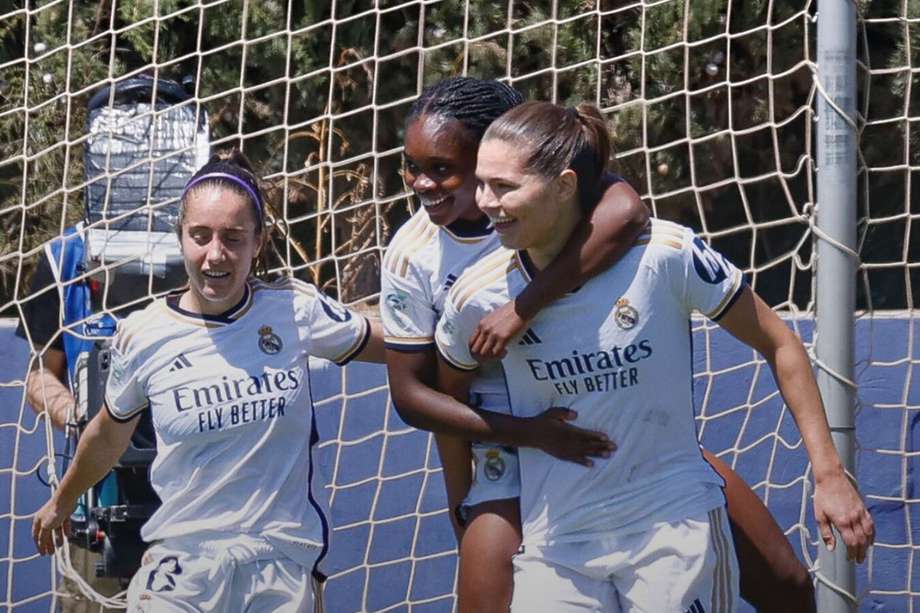 La colombiana Linda Caicedo (centro) fue la figura del Real Madrid en el encuentro ante el Levante en La Liga Femenina.