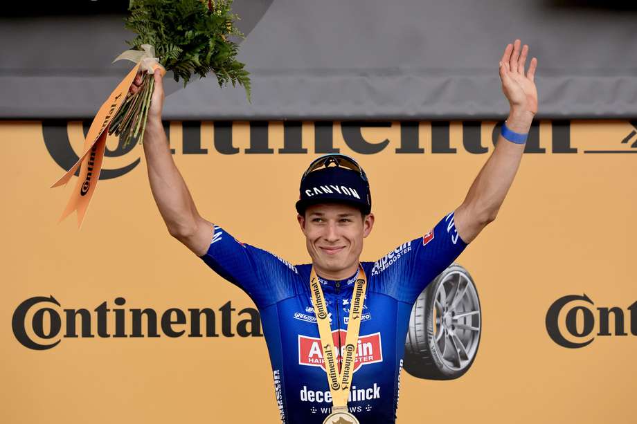 El ciclista belga Jasper Philipsen del equipo Alpecin-Deceuninck venció al australiano Caleb Ewan del equipo Lotto Dstny para ganar la cuarta etapa del Tour de Francia 2023, una carrera de 181,8 km de Dax a Nogaro, Francia, el 4 de julio 2023.