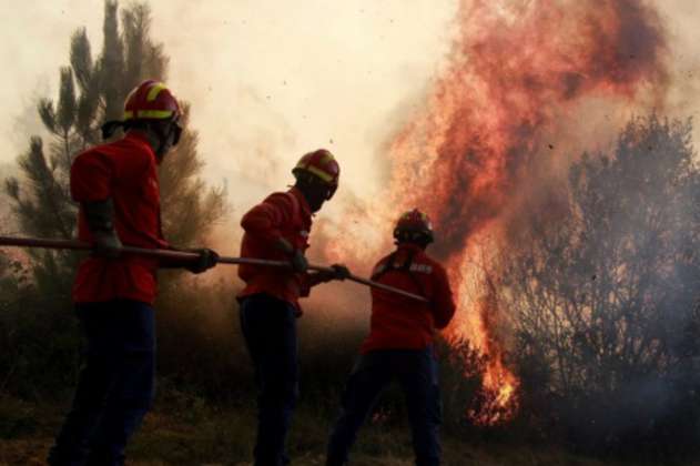 Las autoridades dan por controlado el incendio de Sintra (Portugal)