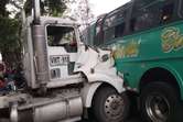Accidente entre bus escolar y camión dejó 16 niños heridos en vía Cali-Candelaria