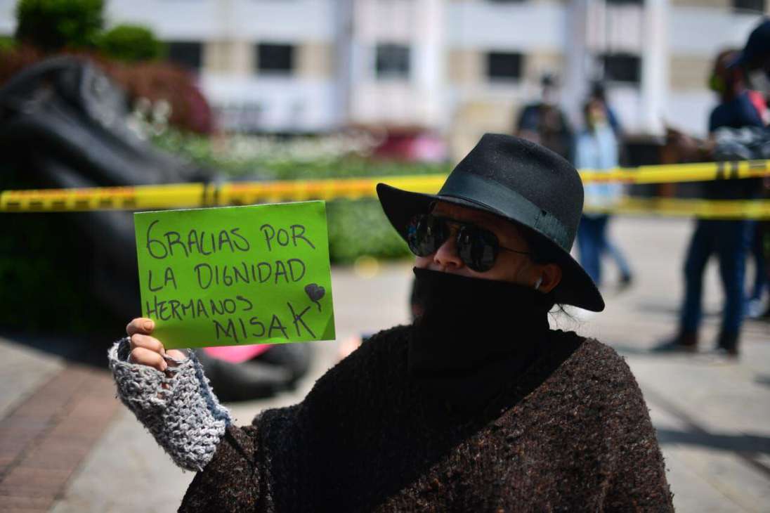 En el inicio del décimo día de manifestaciones un grupo de indígenas Misak tumbó la estatua de Gonzalo Jiménez que Quesada, la cual estaba ubicada en frente de la Universidad del Rosario, en el centro de Bogotá.