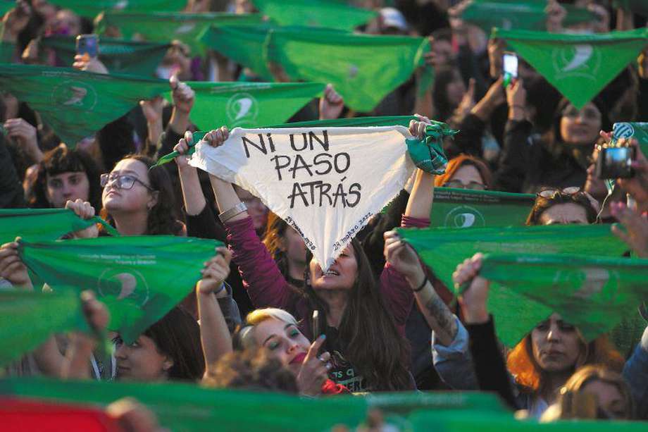 Miles de mujeres y decenas de colectivos feministas marcharon en septiembre de 2023 por las calles de Buenos Aires contra las ideas del libertario Javier Milei, entonces candidato a la presidencia de Argentina.
