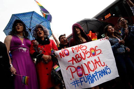 Las personas trans, sobre todo si son trabajadoras sexuales, suelen ser blanco de la violencia policial, dice el informe.  / Diego Cuevas - El Espectador