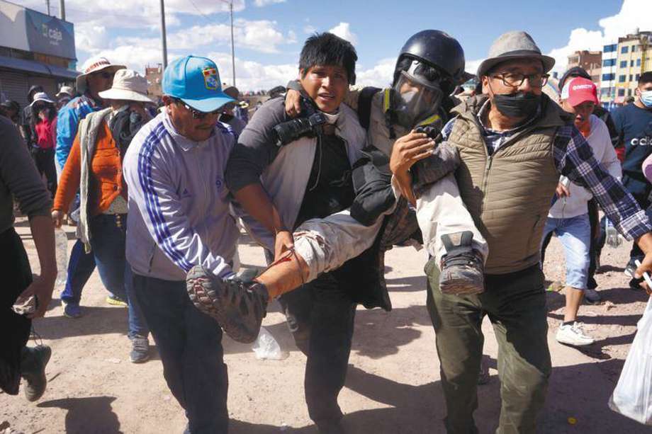 Aldair Mejía es uno de los periodistas agredidos en medio de las más recientes manifestaciones en Perú.  / EFE