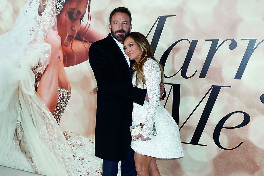 Jennifer Lopez se casó con Ben Affleck este fin de semana y estos son los dos vestidos de novia que decidió usar en esta fecha tan especial.