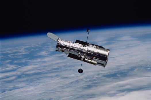 La idea fue analizar el archivo de imágenes del Telescopio Espacial Hubble, con más de 30 años en servicio. 