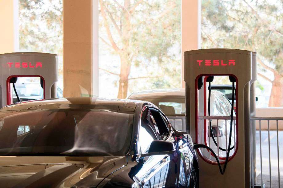 Durante 2020, Tesla logró por primera vez fabricar más de medio millón de vehículos .