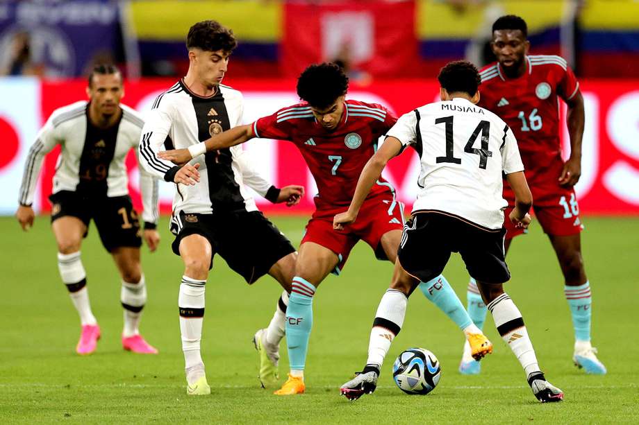 Luis Díaz (cent.), con Colombia en un reciente partido que la selección jugó contra Alemania. 