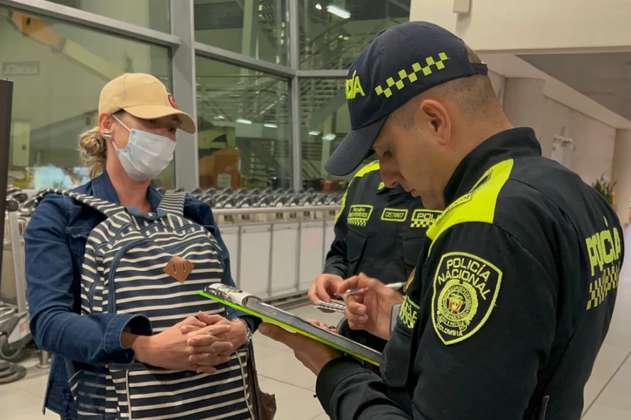 La multa para la mujer que insultó a un policía en el Aeropuerto El Dorado