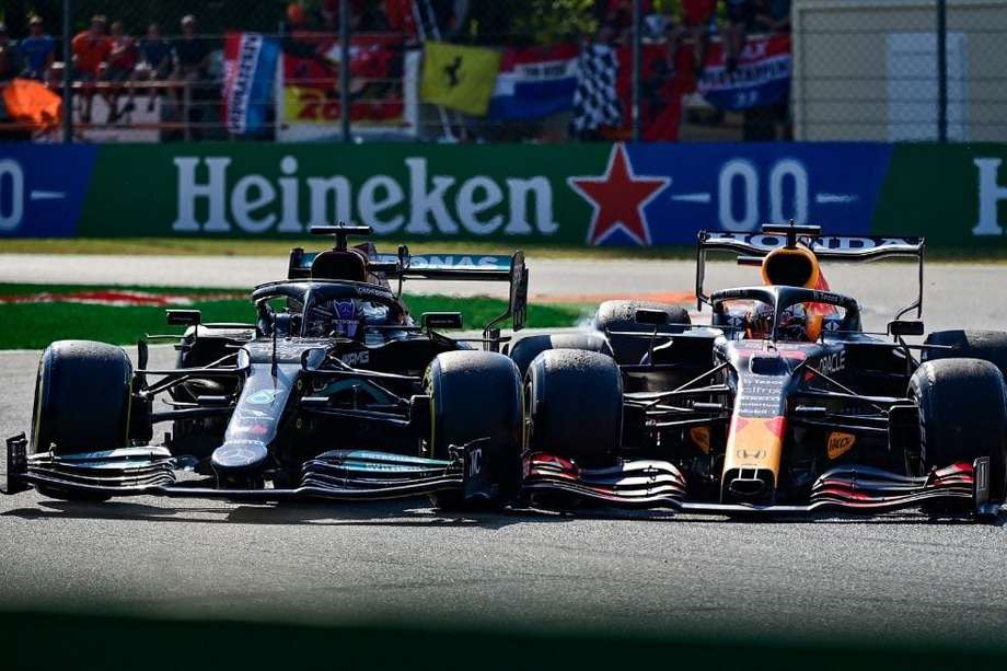 Así fue el choque entre Hamilton y Verstappen en el Gran Premio de Italia en Monza, en 2021.