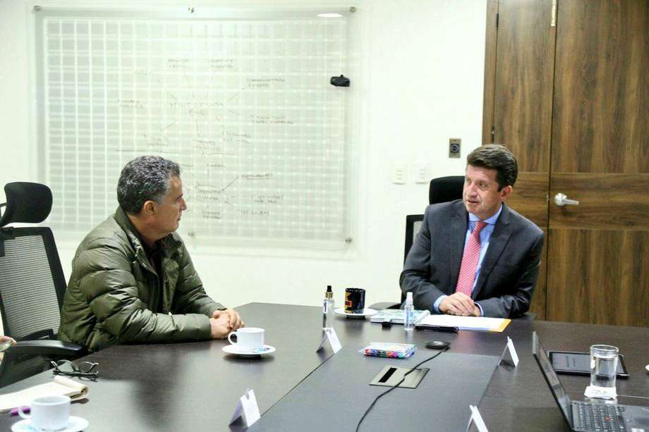 El mandatario departamental y el ministro de Defensa se reunieron en Bogotá.