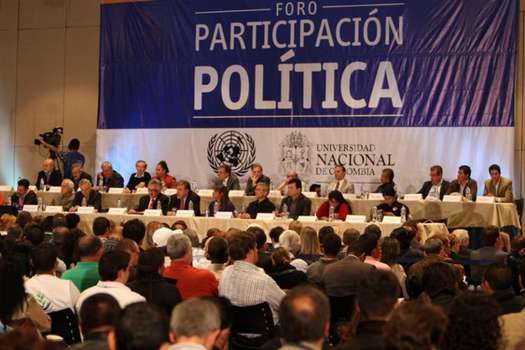 Instalan en Bogotá foro sobre participación política de la subversión