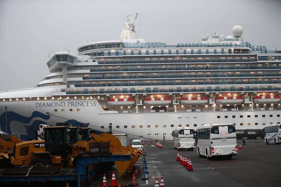 El pasado 5 de febrero, a las 7:00 am (hora local) el crucero Diamond Princess, con 3.711 personas a bordo, fue puesto en cuarentena en Yokohama (Japón)  / AFP