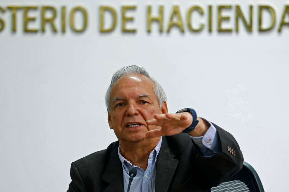 El ministro de Hacienda y Crédito Público de Colombia, Ricardo Bonilla, durante una rueda de prensa en la sede del Ministerio.

